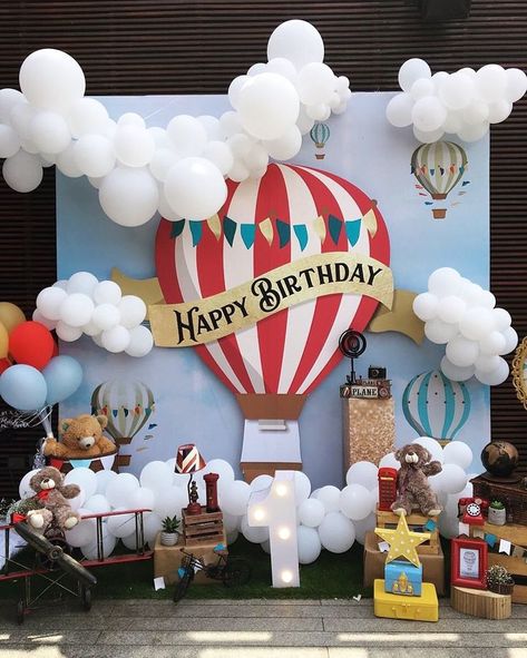 Airplane Birthday Backdrop, First Birthday Party Backdrop, Party Theme Decorations, First Birthday Backdrop, Airplane Birthday Party Decorations, Balon Cu Aer Cald, Baby Birthday Decorations, Idee Babyshower, Boy Birthday Decorations