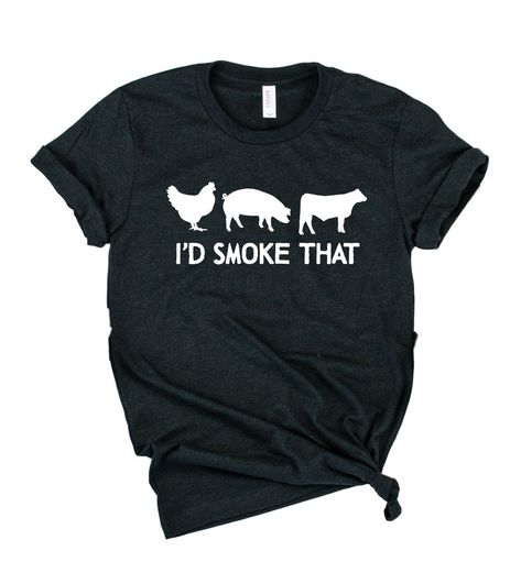 An illustrated t-shirt design featuring a playful chicken, pig, and cow with the text 'I'd Smoke That.' Perfect for grill masters and barbecue enthusiasts. The design is set against a light gray background. Mens Tshirt Design Ideas Graphic Tees, Girly Shirts, Funny Family Shirts, Lilac Bush, Funny T Shirt Sayings, Chat Halloween, Aunt T Shirts, 50th Clothing, Clothing Shops