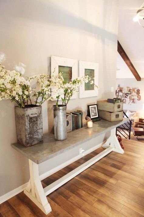 . Magnolia Fixer Upper, Tafel Decor, Rustic Entryway, Casa Vintage, Nate Berkus, Magnolia Homes, Cool Ideas, Joanna Gaines, Decor Minimalist