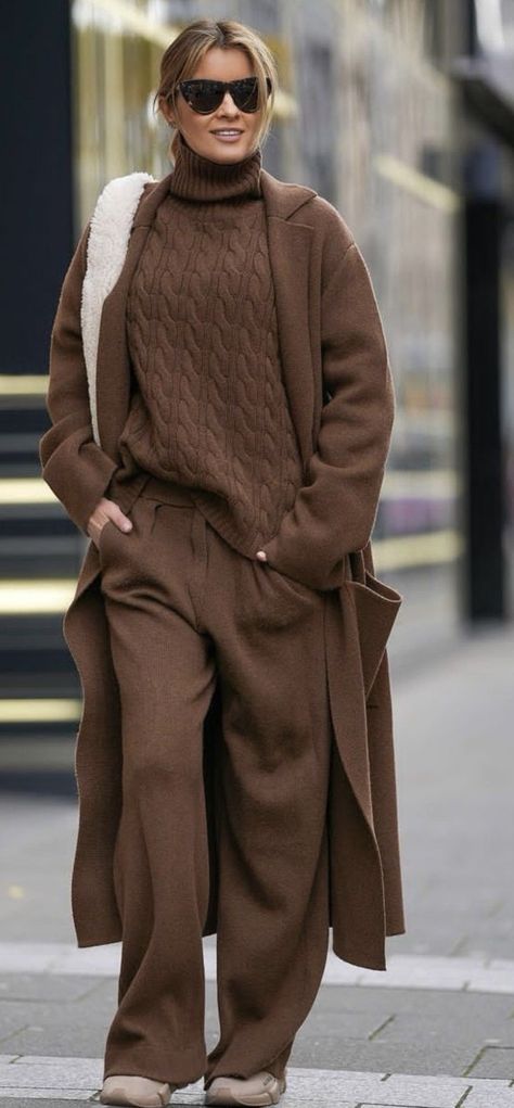 Mode Monochrome, Winter Outfits Cold, Fashion Trends Winter, Winter Outfit Inspiration, Brown Outfit, Winter Outfits For Work, 가을 패션, Style Mistakes, Mode Inspiration