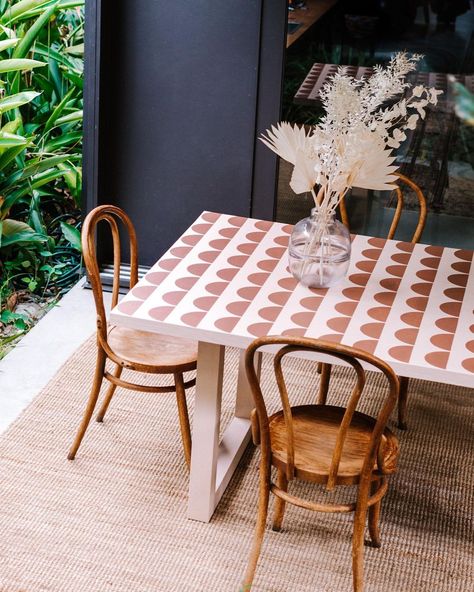 Geneva Vanderzeil on Instagram: “BEFORE & AFTER The stencilled outdoor table! When my brother asked me to give his outdoor table a refresh I knew it was a good opportunity…” Tiles For Table Top, Dining Table With Tiles Top, Upcycled Outdoor Table, Tiled Table Top Outdoor, Tiled Outdoor Table, Tile Table Top Diy, Tile Kitchen Table, Tile Outdoor Table, Tiled Dining Table