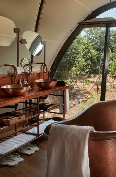 Glamping Safari Tent, Luxury Safari Tent, Luxury Glamping Ideas, Safari Glamping, Tented Camp, Luxury Safari Lodge, Safari Camp, Lodge Design, Tent Living