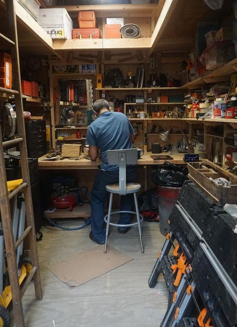 This is Jerry's nice little workshop he built inside of an 8x10 barn shed.  Jerry you did  an awesome job! Small Barn Plans, Officine In Garage, Workshop Shed, Atelier Design, Workshop Layout, Build Your Own Shed, Man Shed, Small Barn, Storage Shed Plans