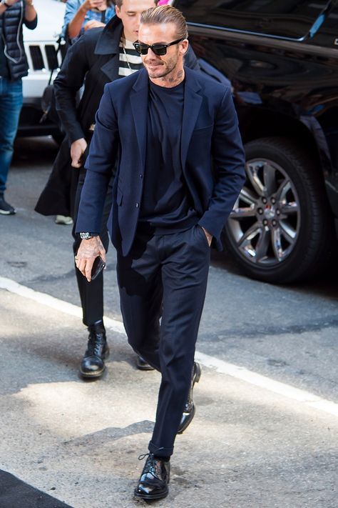 This is definitely a good look for Fall. David Beckham Outfit, David Beckham Style Outfits, David Beckham Suit, Cochella Outfits, David Beckham Style, Workout Man, Best Dressed Man, Herren Outfit, Stil Inspiration