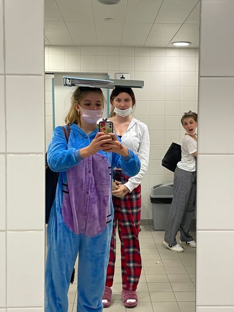 Pajama Day Aesthetic, Pjs Day School, Pyjama Day School, Pijama Day At School Outfits, School Pajama Day, Pajama Day At School, Student Exchange, Onesies Pajamas, Bff Pics