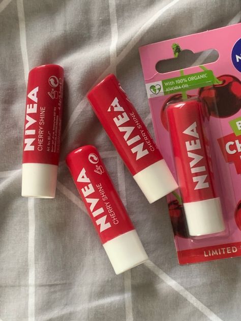 Gloss Nivea, Lips Balm, Nivea Lip Balm, Alat Makeup, Essence Makeup, Fashion Content, Make Up Inspo, Instagram Makeup, Glow Up Tips