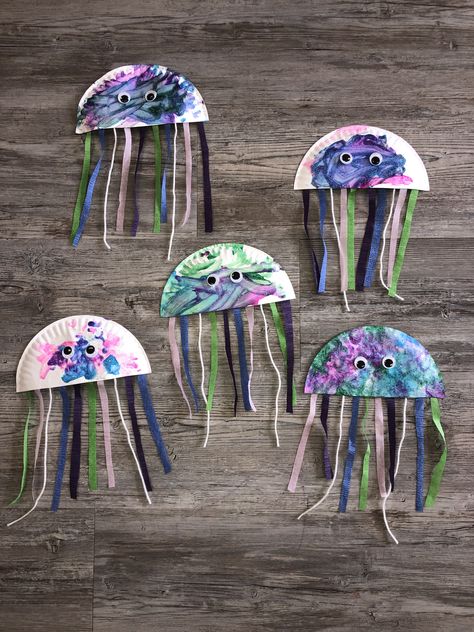 Easy toddler jellyfish art Jellyfish Crafts For Toddlers, Jellyfish Art For Kids, Jellyfish Art Preschool, Jellyfish Activities Preschool Math, Jellyfish Activity Preschool, Preschool Jellyfish Activities, Jelly Fish Craft, Jellyfish Craft Preschool Free Printable, Preschool Jellyfish