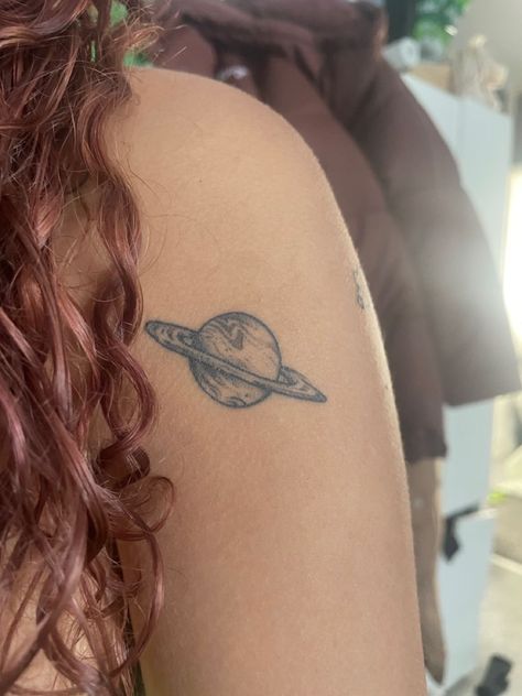 Coastal Tattoos, Aesthetic Tattoo Ideas, Saturn Tattoo, Earthy Tattoos, Tato Minimal, Unique Tattoo Ideas, 20 Aesthetic, Planet Tattoos, Sharpie Tattoos