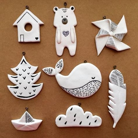 Diy Air Dry Clay Christmas Decorations, Air Dry Clay Ornaments Diy, Air Dry Clay Christmas Decorations, Dry Clay Ornaments, Air Dry Clay Christmas Ornaments, Itsekovettuva Savi, Clay Christmas Decorations, Ceramic Christmas Decorations, Air Dry Clay Projects