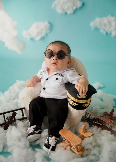 Pilot Baby, Hello Kitty Birthday Cake, Boy Photo Shoot, Monthly Baby Photos, Baby Photoshoot Boy, Newborn Baby Photos, Baby Boy Photos, Hello Kitty Birthday, Foto Baby