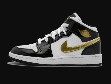 The grade school release of the Air Jordan 1 Mid is outfitted in a clean white, black, and gold color scheme. A white leather upper is given premium accents like black patent leather overlays, and a glossy gold Swoosh. Shiny gold hits also accentuate the Jumpman logo on each tongue and the Wings logo on each ankle. Black And Gold Jordans, Nike Air Jordan White, Jordan Gold, Jordan 1 Mid Black, Air Jordan 1 Mid Black, Jordan 1 Outfit, Jordan 1 Black, Air Jordan 1 Mid Se, Jumpman Logo