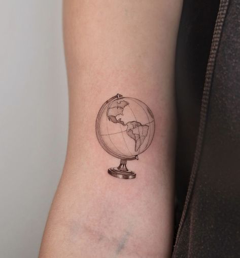 Vintage Globe Tattoo, Fine Line Globe Tattoo, Globe Compass Tattoo, Globe Tattoo Men, Earth Globe Tattoo, Old World Map Tattoo, Globe Tattoo Ideas, Simple Travel Tattoo, Travel Tattoos For Women