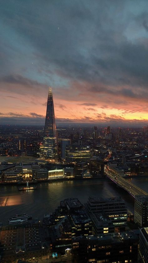 London Skyscrapers At Night, London Skyline Aesthetic, The Gherkin London, Golden Hour City, Sky Garden London, London England Photography, London At Night, Architecture Photography Buildings, The Shard London