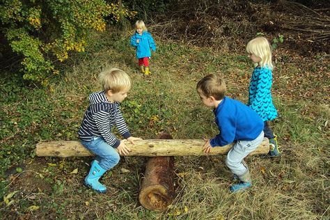 Montessori Forest Schools - The Best of Both Worlds? Forest School Playground, Forest School Structures, Forest School Pallet Ideas, Forest School Ideas Outdoor Play, Outdoor School Ideas, Forest School Areas, Forest Activities For Kids, Forest School Area, Forest School Ideas