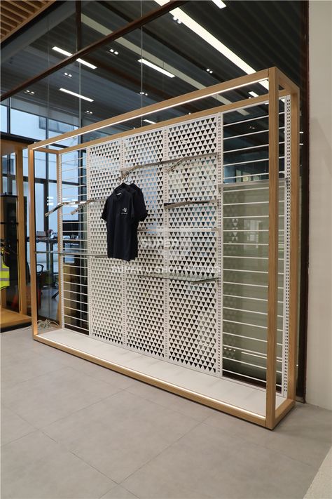 Store Wall Design Ideas, Shop Fittings Ideas Retail Clothing, Retail Store Room Divider, Retail Rack Display, Industrial Clothing Store, Retail Display Fixtures, Clothing Store Racks, Cool Retail Display, Modern Showroom Design