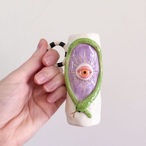 Ceramic Art Ideas Creative, Eye Vase, Green Serpent, Eye Clay, Clay Sculpture Art, Eye Ceramic, Mystical Decor, Ceramic Eye, Mystic Eye