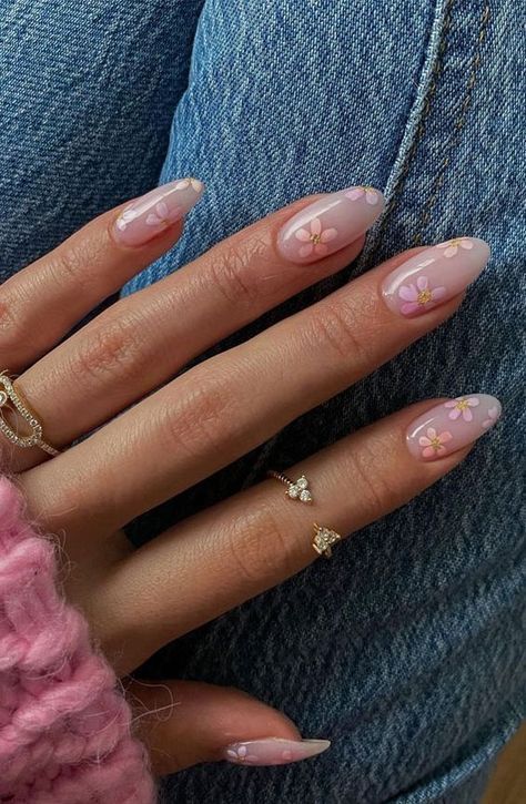 Almond Nails Inspo Spring, Round Nails Designs Summer, Biab Nails Flower, Elegant Nails Spring, Spring Nail Aesthetic, Summer Nails Inspiration Aesthetic, Clear With Flowers Nails, Minimalistic Spring Nails, Plain Pretty Nails