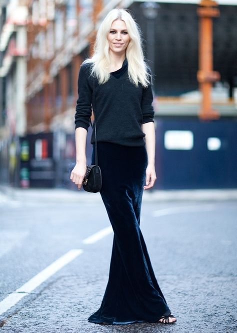 Midnight velvet maxi skirt monochromatic Black Velvet Skirt, London Fashion Weeks, London Fashion Week Street Style, Walking Down The Street, Woman In Black, Model Street Style, Fashion Articles, Velvet Skirt, Spring Street Style