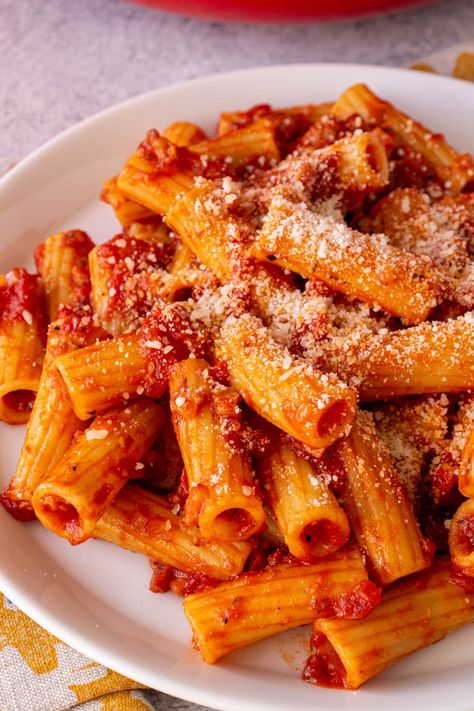 Amatriciana Recipe, Pasta All Amatriciana, Pasta Amatriciana, Best Ina Garten Recipes, Pasta Italy, Classic Italian Pasta, All Amatriciana, Spicy Pasta, Bakery Interior