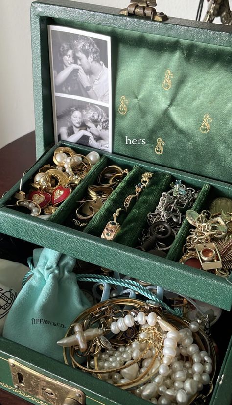 Aesthetic Jewelry Organization, Jewellery Box Aesthetic, Jewelry Box Aesthetic, Matching Couple Jewelry, Matching Couple, Vintage Jewelry Box, Dope Jewelry, Couple Jewelry, Funky Jewelry