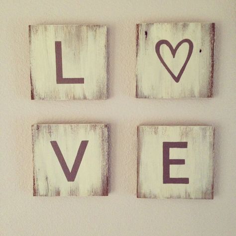 Rustic Love, Love Wood Sign, Repurposed Wood, Diy Wood Signs, Pallet Crafts, Diy Holz, Love Sign, Pallet Art, Rustic Wood Signs