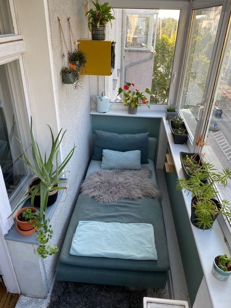 Balcony Ideas Apartment Modern, Balcon Mic, Balkon Decor, Apartment Modern, House Simple, Small Balcony Design, Interior Design Your Home, Balcony Ideas Apartment, Small Balcony Decor