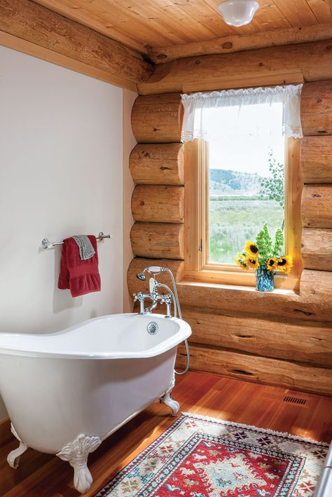 Cabin Montana, Bathrooms Vintage, Log Home Bathrooms, Cabin Bedding Sets, Rustic Cabin Interior, Rustic Wooden Bed, Club Interior, Interior Cabin, Percale Bedding