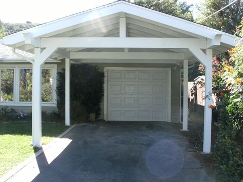 This carport is positioned in front of the house, adding a sense of privacy to the home and making use of the land in the front yard. Description from pinterest.com. I searched for this on bing.com/images Pergola Wall, Carport Addition, Attached Carport, Pergola Modern, Pergola Screens, Carport Modern, Door Pergola, Building A Carport, Carport Plans