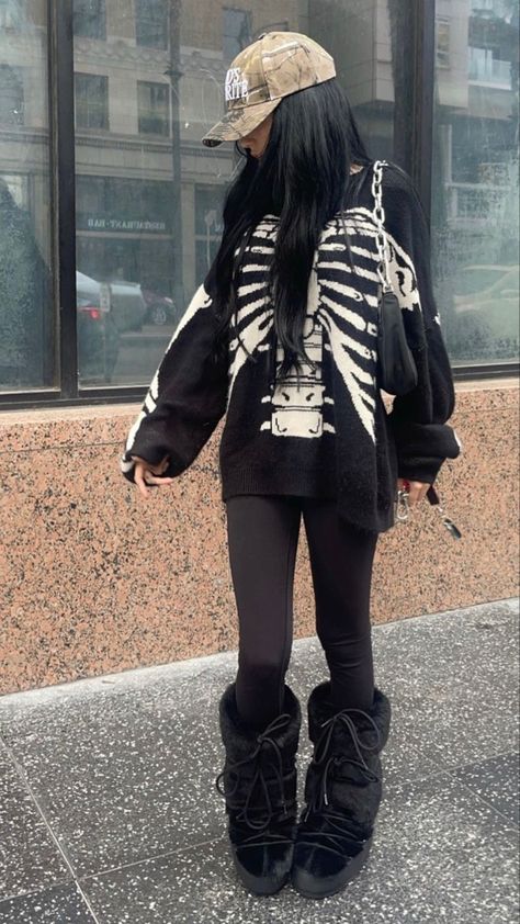 Goth Outfits Winter, Winter Goth Outfits, Rave Outfits Winter, Winter Rave Outfits, Casual Goth, Alt Outfits, Outfits Rave, Maggie Lindemann, Alternative Outfits