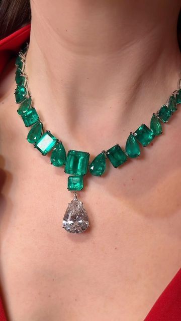 Emerald Necklace Indian, Emeralds Jewellery, Diamond Chocker, Diamond Emerald Necklace, New Necklace Designs, Jewellery Designing, Emerald And Diamond Necklace, Ethereal Jewelry, Emerald Jewellery