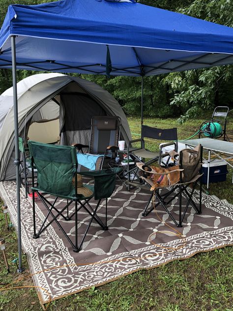 Cute Tent Set Up, Camp Tent Set Up, Inside Tent Set Up, Cute Camping Set Up, Tent Camping Set Up, Camp Set Up Ideas, Tent Camping Set Up Ideas Glamping, Cute Tent Ideas Camping, Camping Setup Ideas Tent