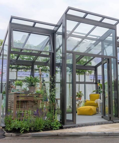 Contemporary Greenhouses, Modern Greenhouses, Large Greenhouse, Modern Design Trends, Greenhouse Shed, Home Greenhouse, Dorm Wall Decor, Backyard Greenhouse, Garden Greenhouse