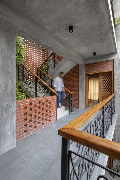 Brick Cladding, Decoration Shabby, Brick Architecture, Brick Walls, Brick Design, Building A New Home, Staircase Design, Hotel Lobby, Exposed Brick