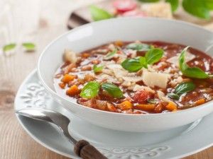 5 Great Homemade Soups to Chase Your Cold Away Italian Minestrone Soup Recipe, Olive Garden Minestrone Soup, Candida Diet Recipes, Minestrone Soup Recipe, Stone Soup, Pasta E Fagioli, Candida Diet, Detox Soup, Minestrone Soup