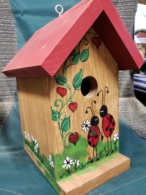 A new updated ladybug birdhouse Cute Painted Bird Houses, Painting Bird Houses Ideas, Ladybug House Diy, Bird Houses Diy Painted, Cute Birdhouse Painting Ideas, Painted Birdhouses Ideas, Cute Bird House Painting Ideas Easy, Birdhouse Painting Ideas Easy, Wooden Bird House Painting Ideas