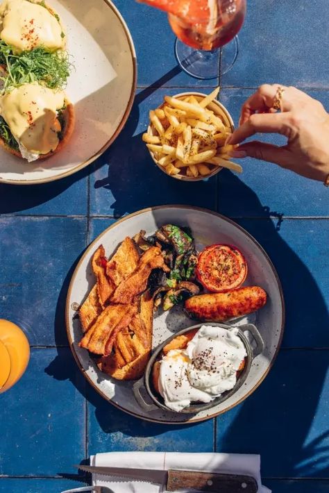 10 Unmissable Brunches To Enjoy In Shoreditch Brunch Food Photography, Brunch Photography, Vibrant Food Photography, Sunday Brunch Photography, Brunch Photography Restaurant, Brunch Edinburgh, Cumberland Sausage, Nobu Restaurant, Fruit Pancakes