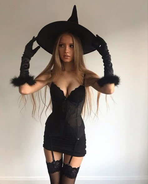 Hot Halloween Outfits, Pretty Halloween Costumes, Holloween Costume, Halloween Party Outfits, Halloween Tattoo, Witch Halloween Costume, Trendy Halloween Costumes, Halloween Costumes Friends, Halloween Costume Outfits