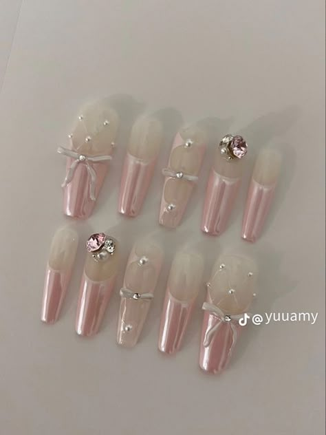 Croquette Nails (@yuuamy) #nails #naildesign #nailartistry #nailart #manicure #pedicure #nailsofinstagram #instanails #naillenspiration #nailtrends #nailgoals #prettynails #cutenails #fancynails #acrylicnails #gelnails #longnails #shorthnails #Valentine'sdaynails #Valentine'sday Ballet Nails, Asian Nails, Hello Nails, Blush Nails, Pretty Gel Nails, Really Cute Nails, Gel Press, Soft Nails, Ballerina Nails