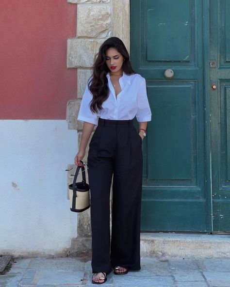 13 Incredible Old Money Aesthetic Outfits To Recreate Yourself - The Wandering Girl Outfit Formal Mujer, Look Zara, Elegante Y Chic, Look Office, Business Outfits Women, Corporate Outfits, Classy Work Outfits, Money Aesthetic, Mode Ootd