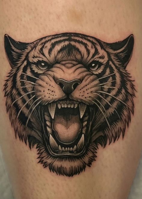 Tiger Face Back Tattoo, Male Tiger Tattoo, Puma Head Tattoo, Vintage Tiger Tattoo, Tiger Tattoo Stencil Design, Tiger Tattoo Face, Roaring Tiger Tattoo, Tiger Neck Tattoo, Black Tiger Tattoo