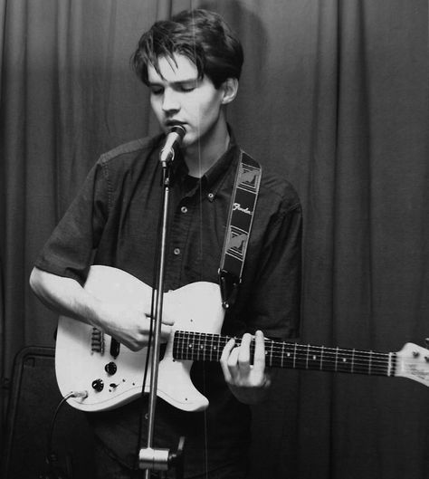 Lloyd Cole, Mens Medium Length Hairstyles, Indie Aesthetic, Indie Pop, Pop Punk, Music Photography, Indie Fashion, New Wave, Music Bands