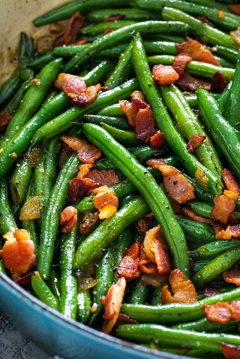 Bacon Green Beans Recipe, Green Beans And Bacon, Beans And Bacon, فاصوليا خضراء, Skillet Green Beans, Beans With Bacon, Southern Greens, Green Beans With Bacon, Sauteed Green Beans