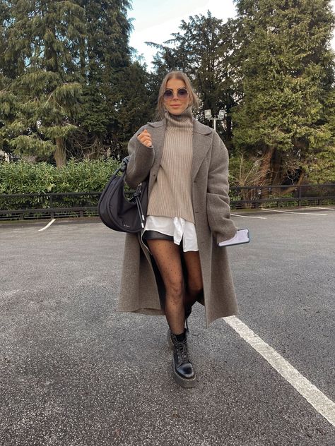 Carys Whittaker, Hoodie And Leggings Outfit, Leather Look Shorts, Petite Trench Coat, Oversized Wool Coat, Oversized White Shirt, Outfit Oversize, Sheer Tights, Roll Neck Sweater