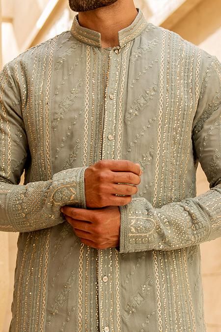 Lucknowi Kurta For Men Wedding, Lucknowi Kurta For Men, Off White Salwar, Toddler Wedding Outfit Boy, Menswear Kurta, Lucknowi Embroidery, Elegant Men Style, White Salwar, Kurta Pattern