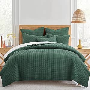 Levtex Home - Mills Waffle - Twin/Twin XL Quilt Set - Forest Green Cotton Waffle - Quilt Size (68 x 86in.), Sham Size (26 x 20in.) Waffle Quilt, King Size Pillow Shams, King Quilt Sets, How To Clean Pillows, Top Of Bed, King Size Pillows, Green Quilt, Linen Quilt, Twin Quilt