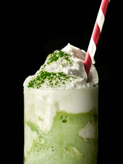 Matcha Sweet Cream Cold Foam, Matcha Milkshake, At Home Matcha, Matcha Soft Serve, Chocolatos Drink Matcha, Milkshake At Home, Green Tea Recipes Desserts, Fun Matcha Drinks, Creamy Matcha