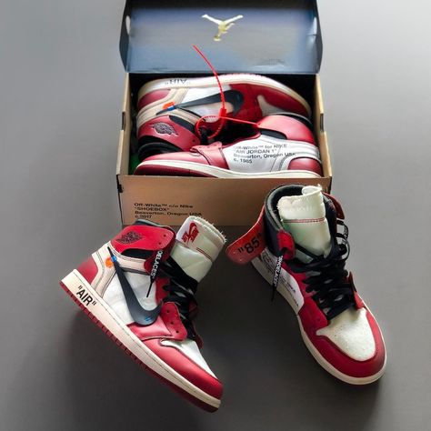 Nike Jordan Air 1, Off White Jordan 1, Jordan 1 Off White, Air Jordan 1 Chicago, White Shoes Outfit, Jordan Bred, Balenciaga Adidas, Sneakers Street Style, All Nike Shoes