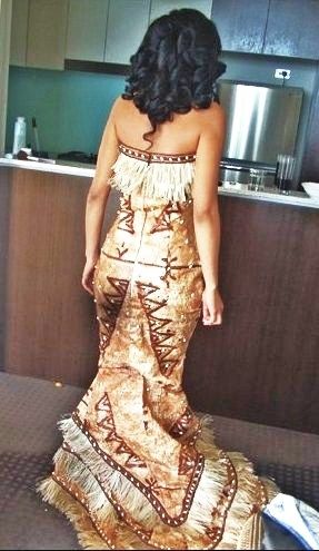 Tapa dress- beautiful | I want this for my wedding | Fijian dresses :) Tongan Wedding, Samoan Wedding, Samoan Clothing, Island Wedding Dresses, Polynesian Wedding, Samoan Culture, Samoan Dress, Polynesian Fashion, Polynesian Dress