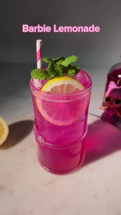 Barbie Lemonade, Fun Drink Recipe, Iced Drinks Recipes, Resep Smoothie, Coffee Guide, Drink Recipes Nonalcoholic, Yummy Alcoholic Drinks, Refreshing Drinks Recipes, Fancy Drinks