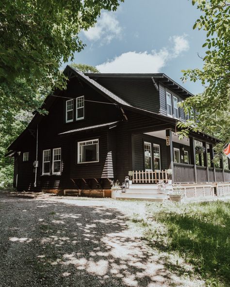 Black House With Brown Roof, Black Siding White Windows, Shake Siding House, House Exterior Transformation, White Windows Exterior, Cedar Shake Siding, Log Cabin Exterior, Tips For Painting, Cedar Shake